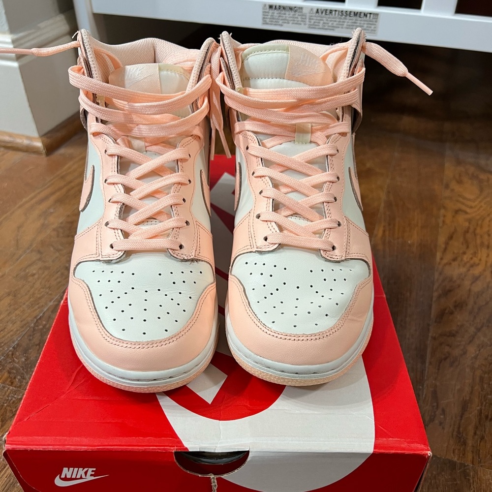 Wmns Dunk High 'Crimson Tint'
